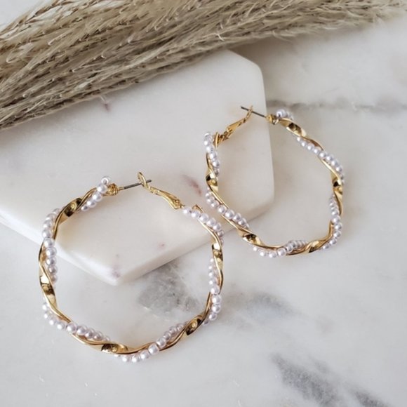 Lulu's Unique Pearl Twisted Boho Hoop Earrings - Picture 6 of 7